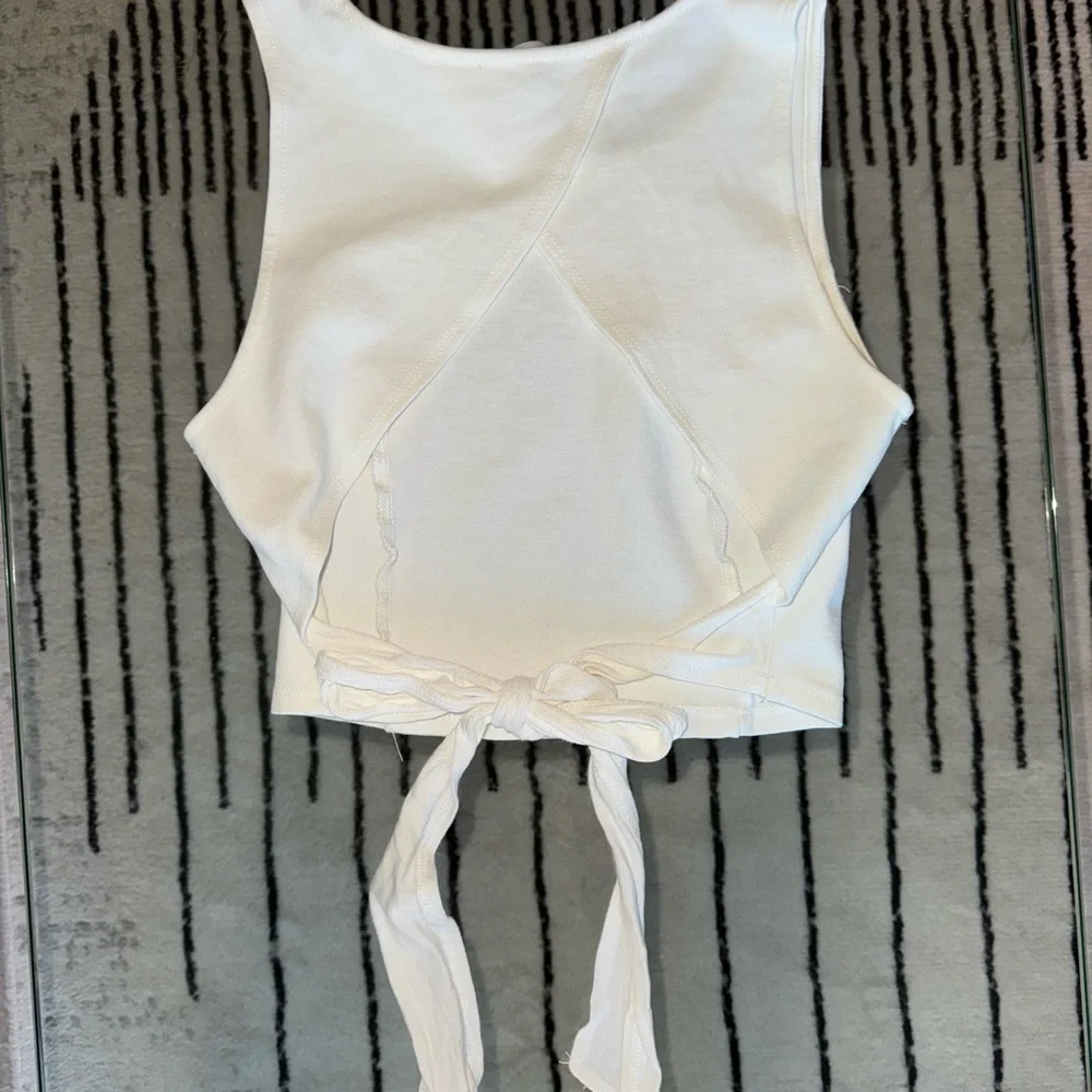 Lulu's Let’s Tie It Tie-Back Cropped Tank Top Small White - Picture 2 of 3